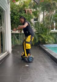 Tekno – She Hold Me For Work